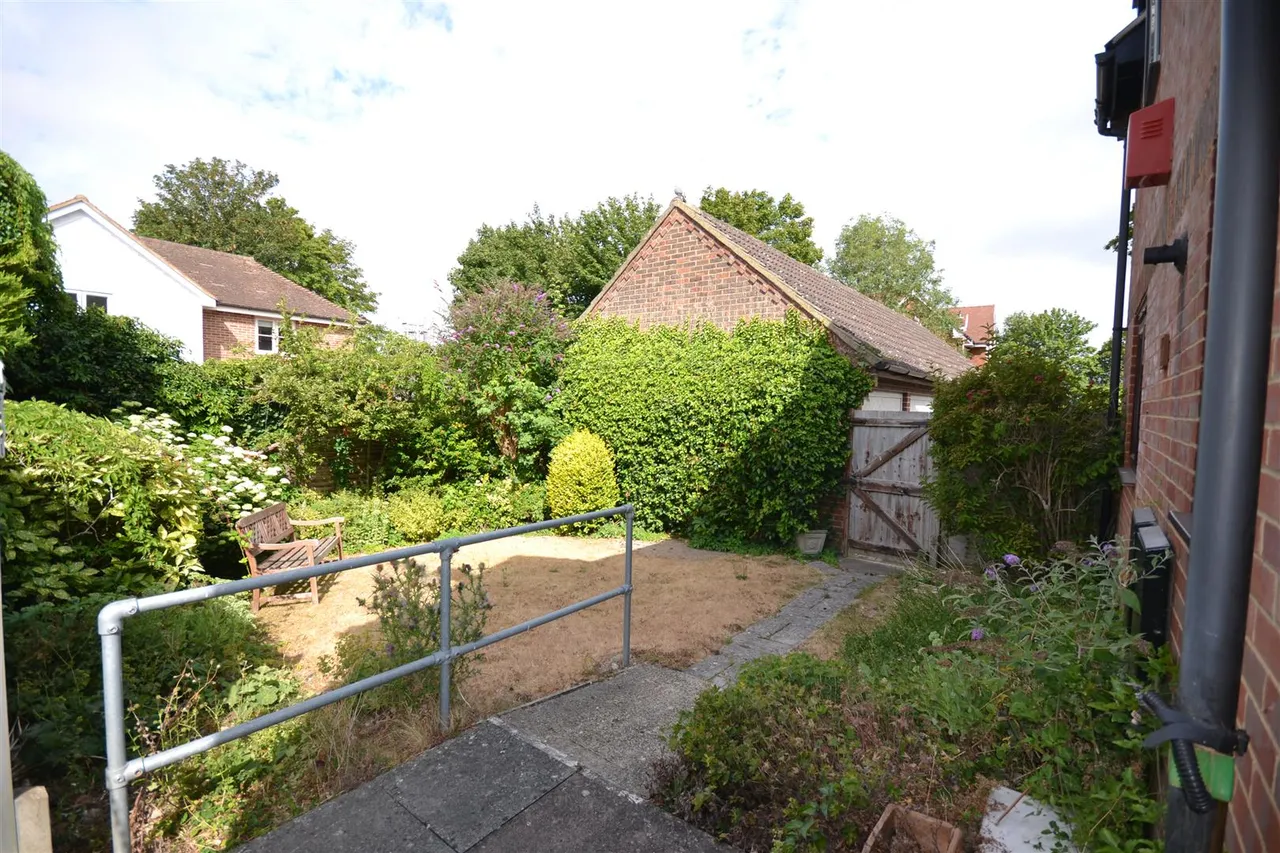 Dunleys Hill, Odiham, photo 9