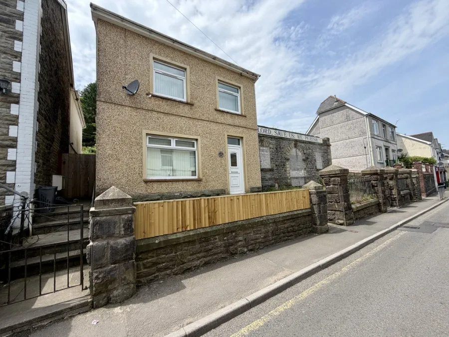 4 bed house for sale, Aberfan Road, Aberfan, CF48