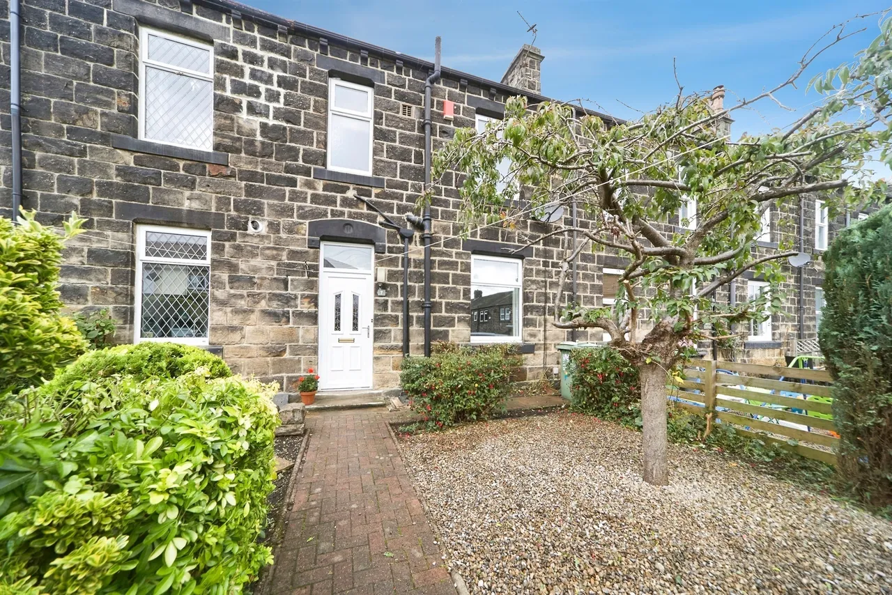 2 bed house for sale — East View, Yeadon, Leeds