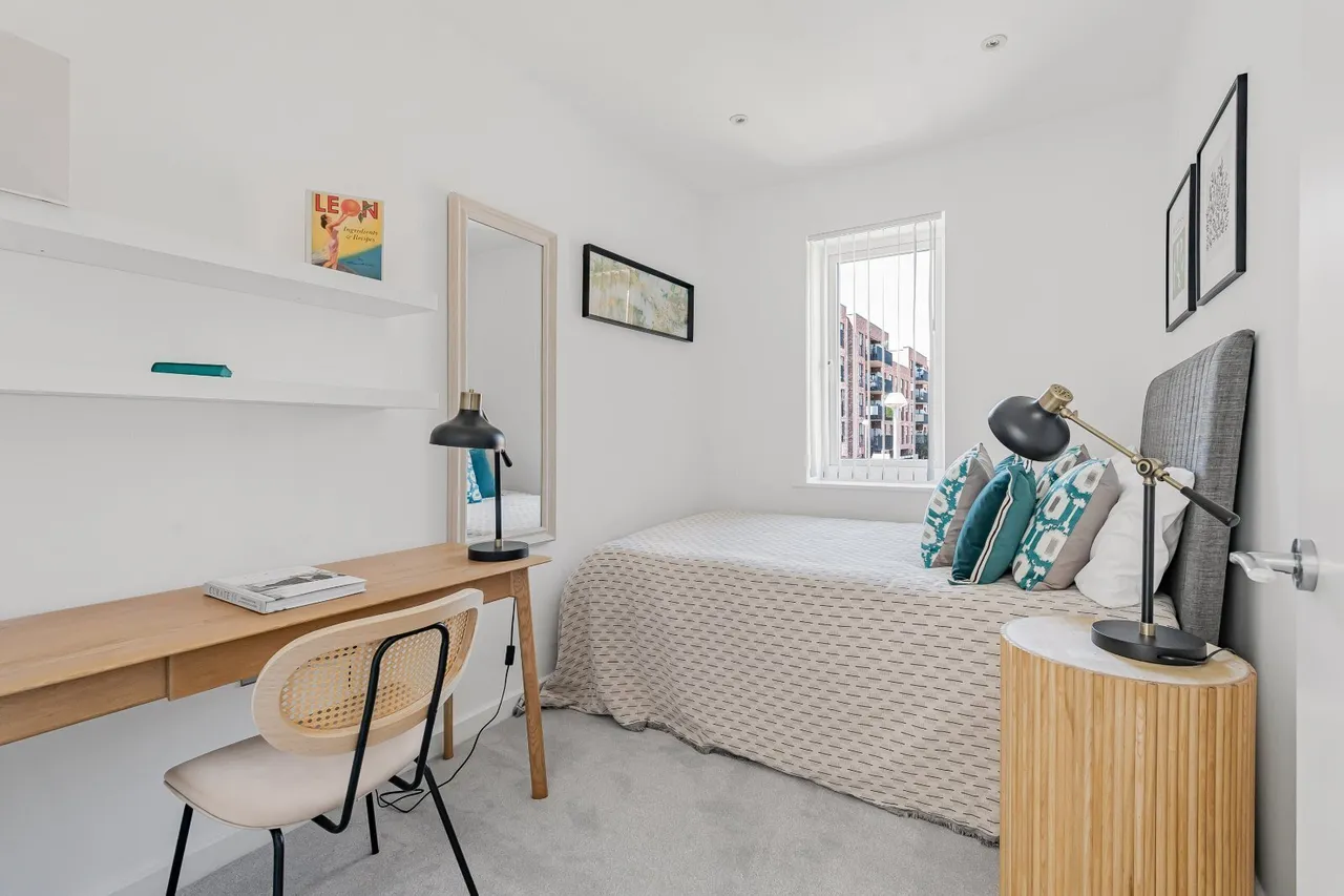 Reynard's Way, Brentford, TW8, photo 13