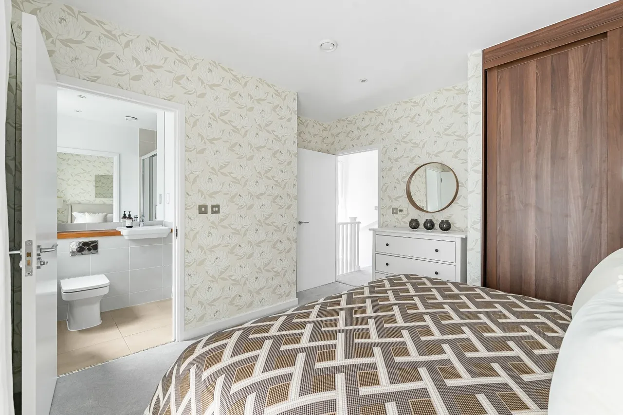 Reynard's Way, Brentford, TW8, photo 10