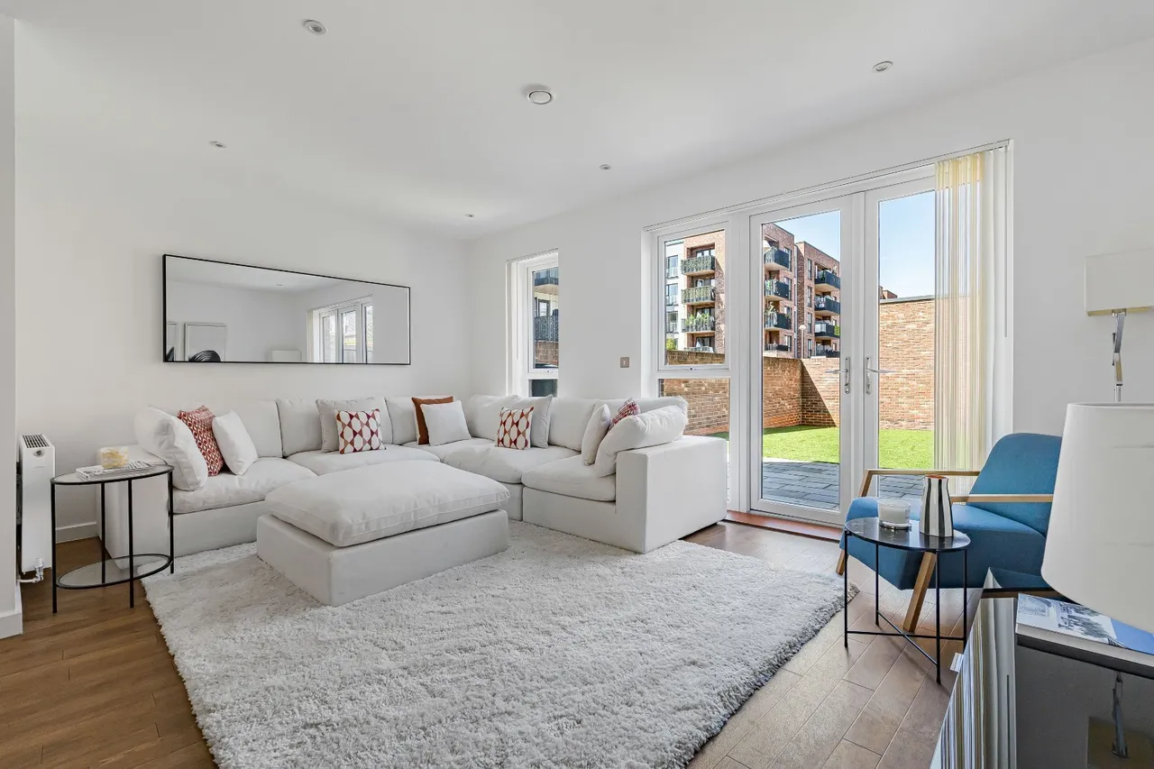 Reynard's Way, Brentford, TW8, photo 5
