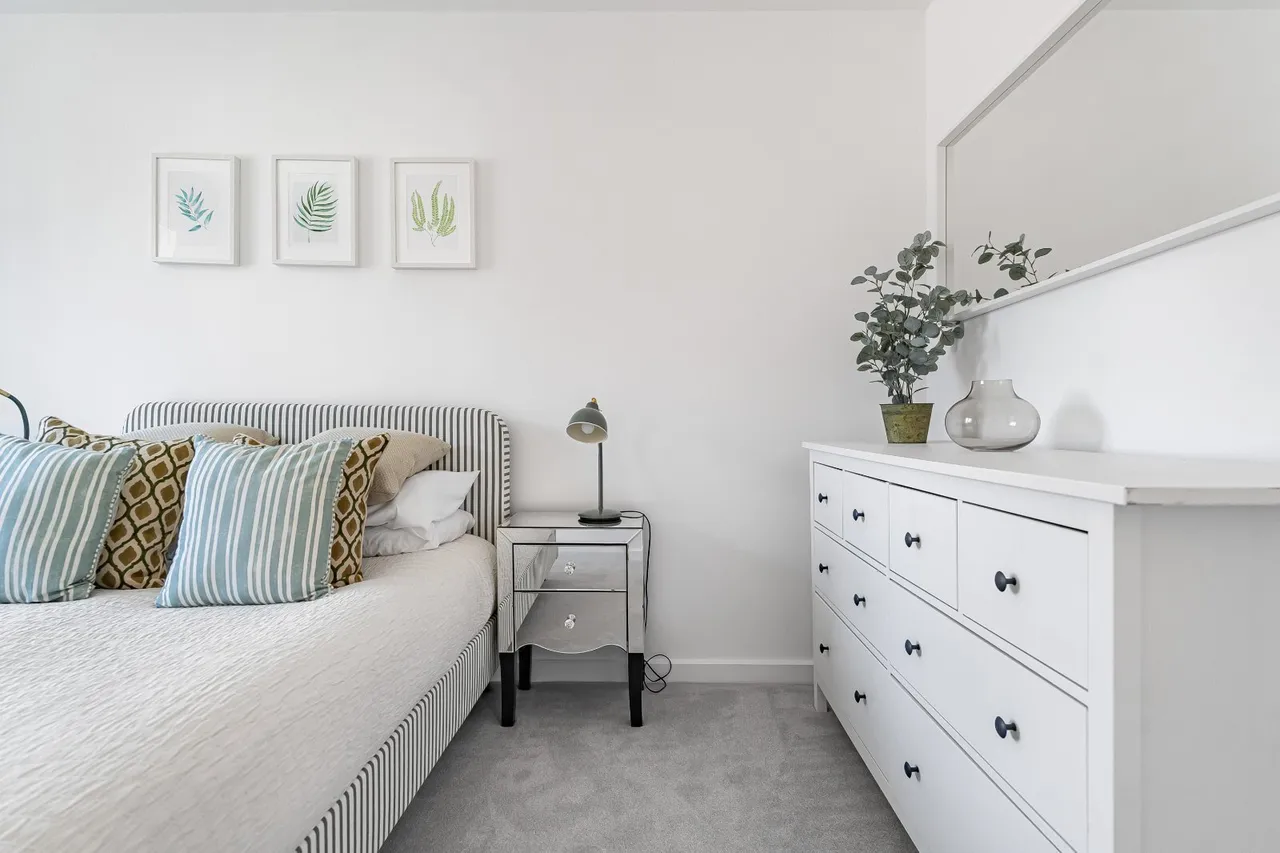 Reynard's Way, Brentford, TW8, photo 11