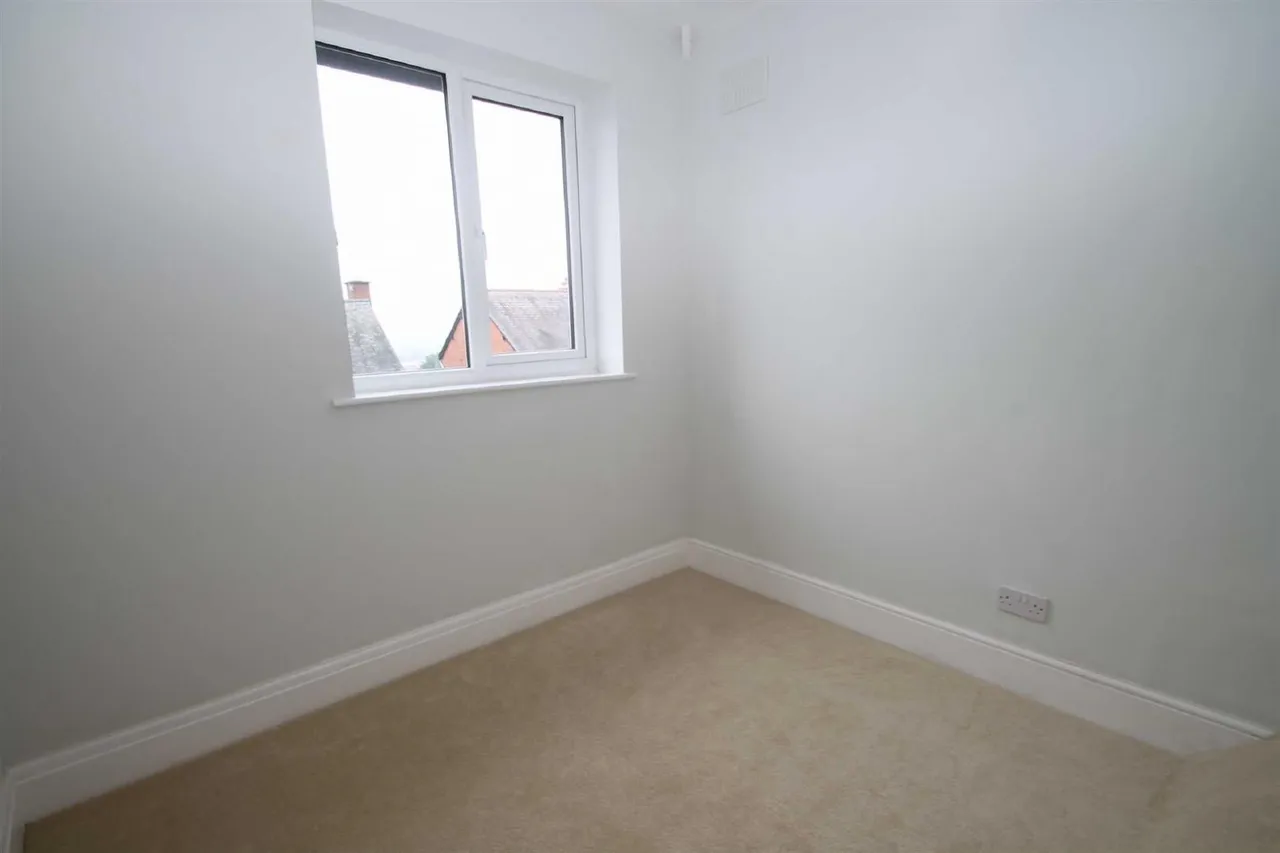 Highfield Crescent, Rowley Regis, photo 15