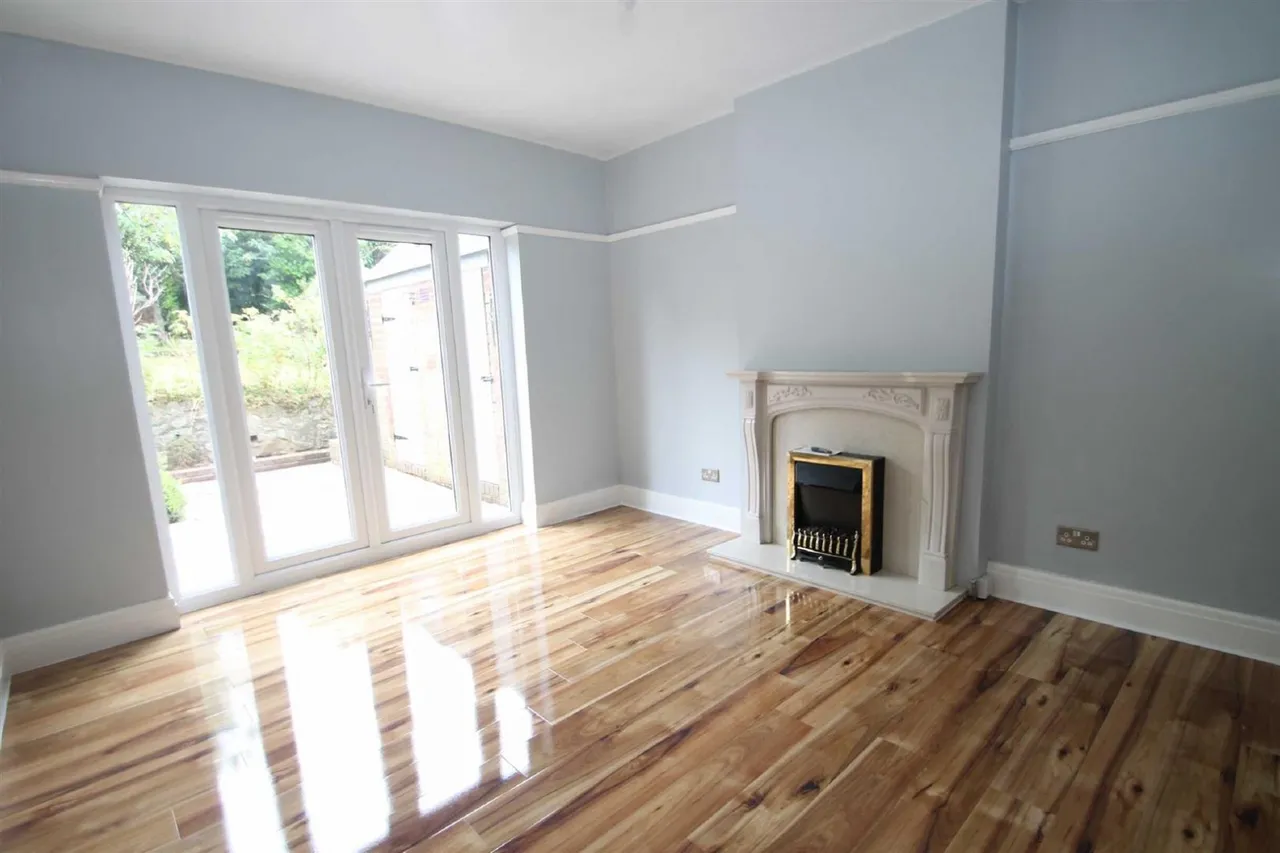 Highfield Crescent, Rowley Regis, photo 9