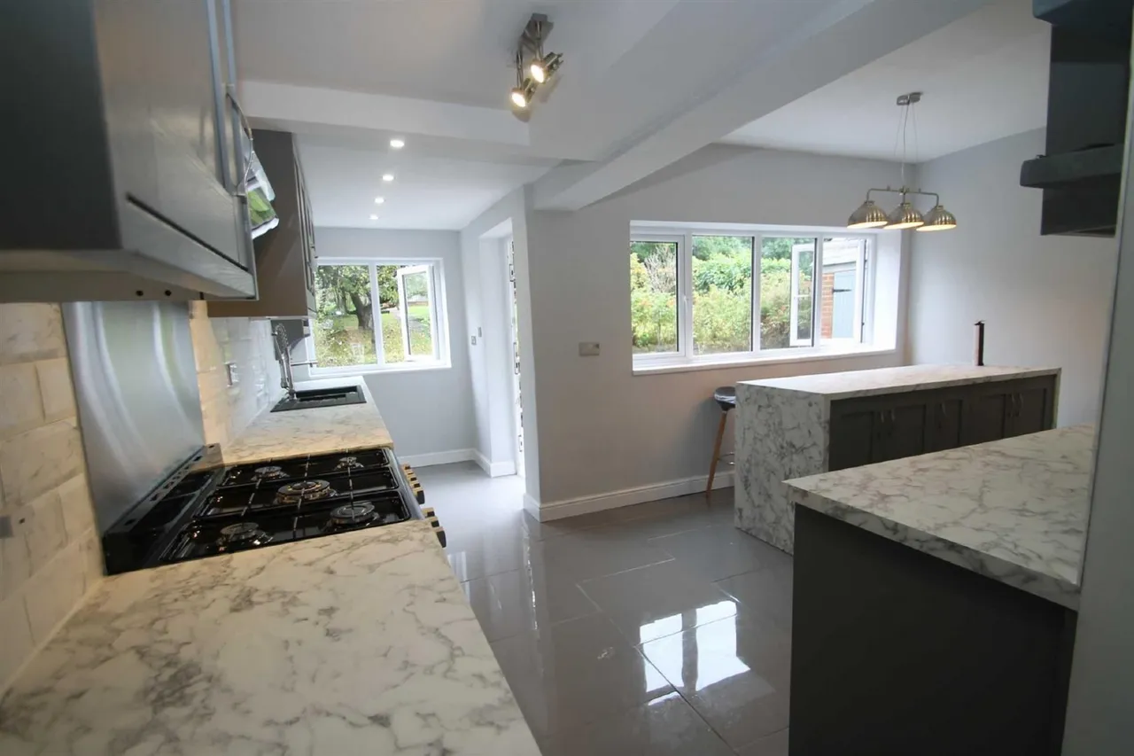Highfield Crescent, Rowley Regis, photo 8