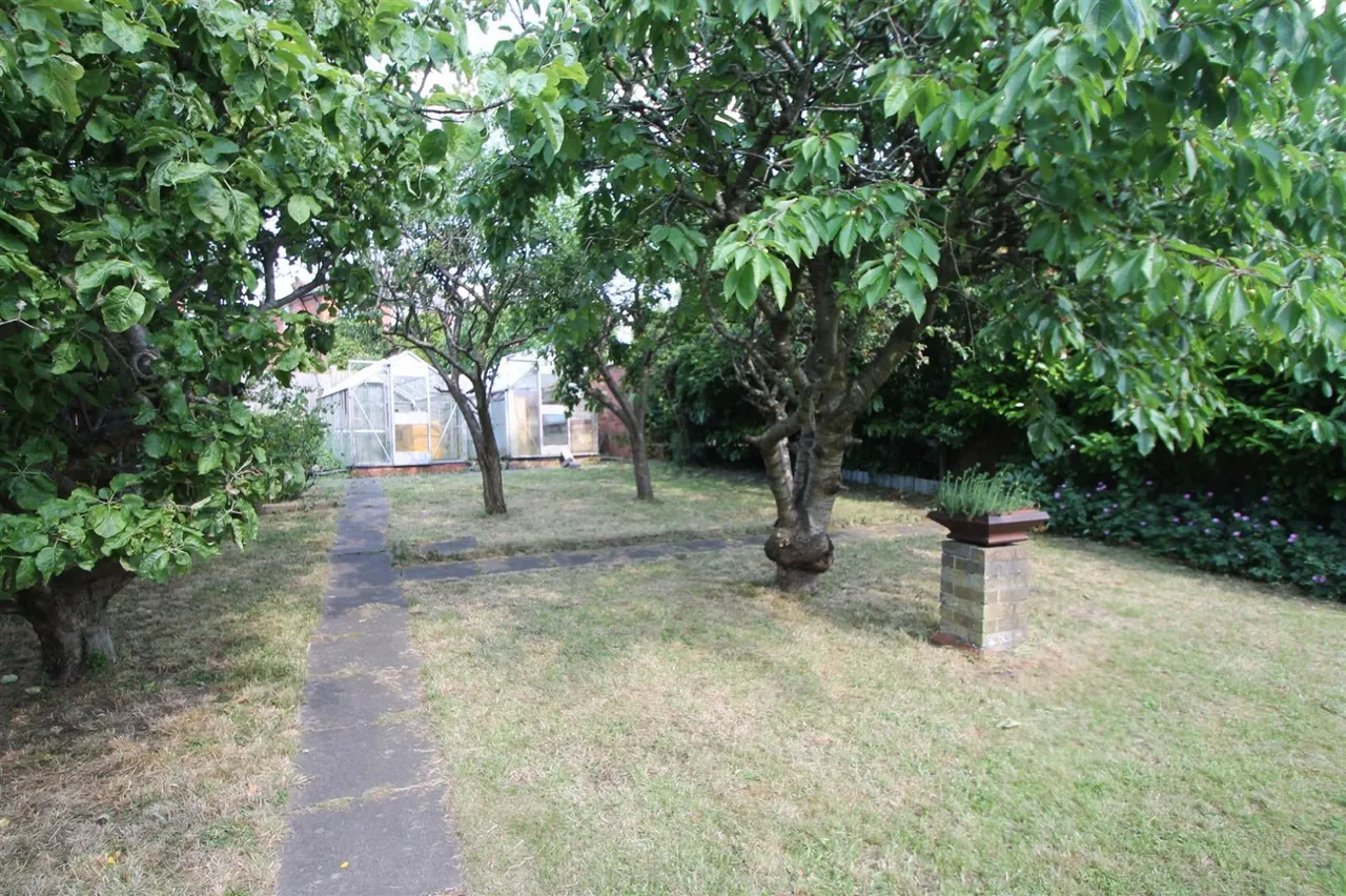 Highfield Crescent, Rowley Regis, photo 16