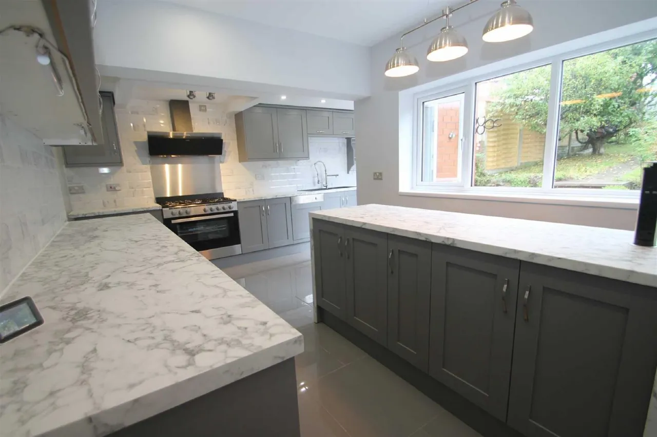 Highfield Crescent, Rowley Regis, photo 5