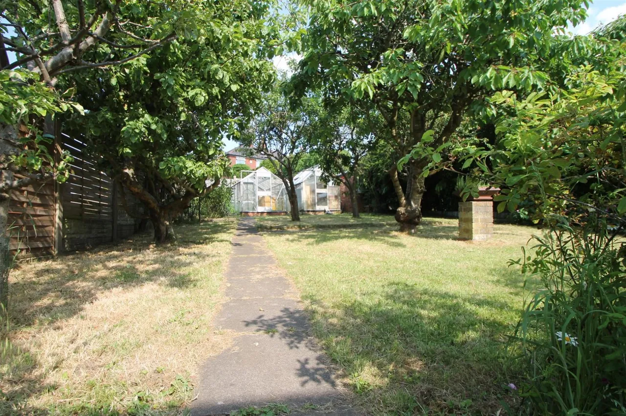 Highfield Crescent, Rowley Regis, photo 7