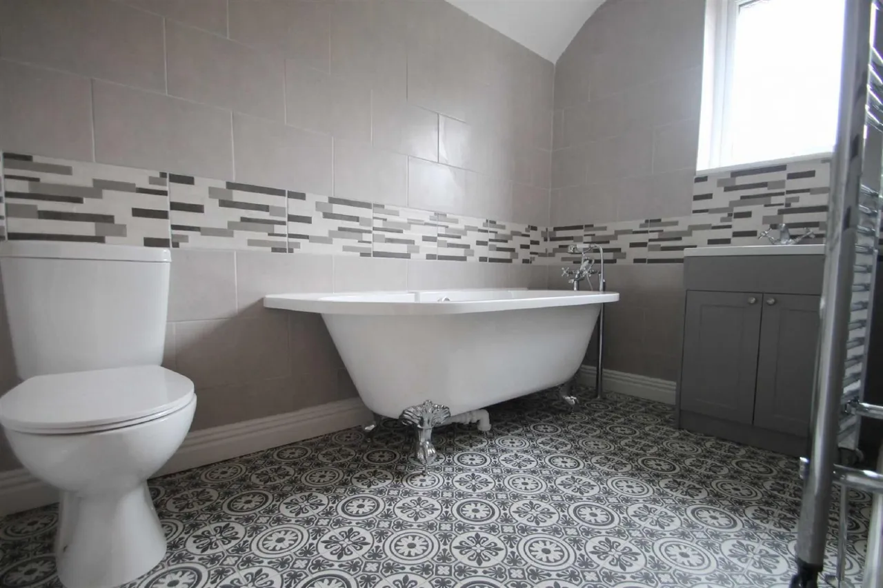 Highfield Crescent, Rowley Regis, photo 6