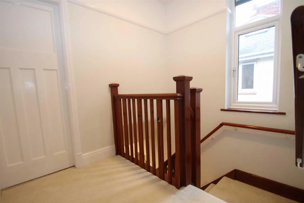Highfield Crescent, Rowley Regis, photo 11