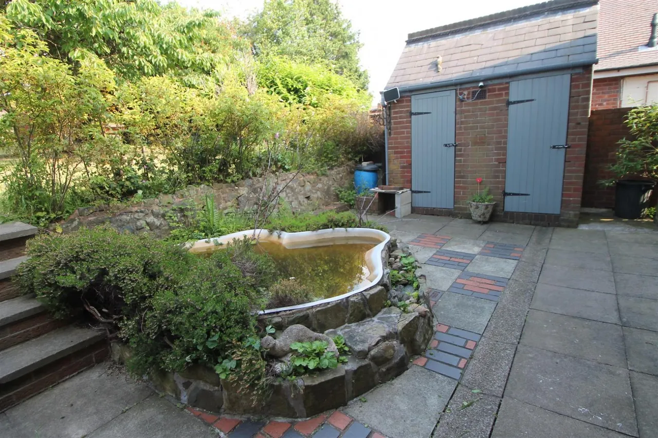 Highfield Crescent, Rowley Regis, photo 18