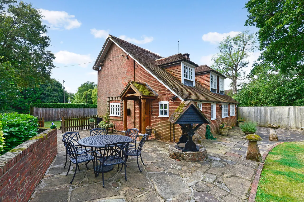 Furzen Lane, Rudgwick, RH12, photo 13