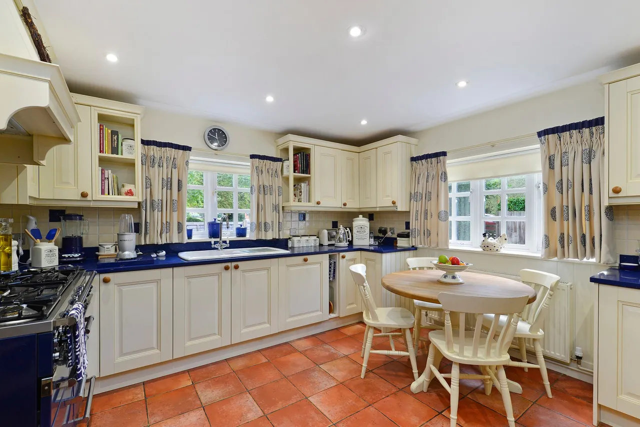 Furzen Lane, Rudgwick, RH12, photo 3