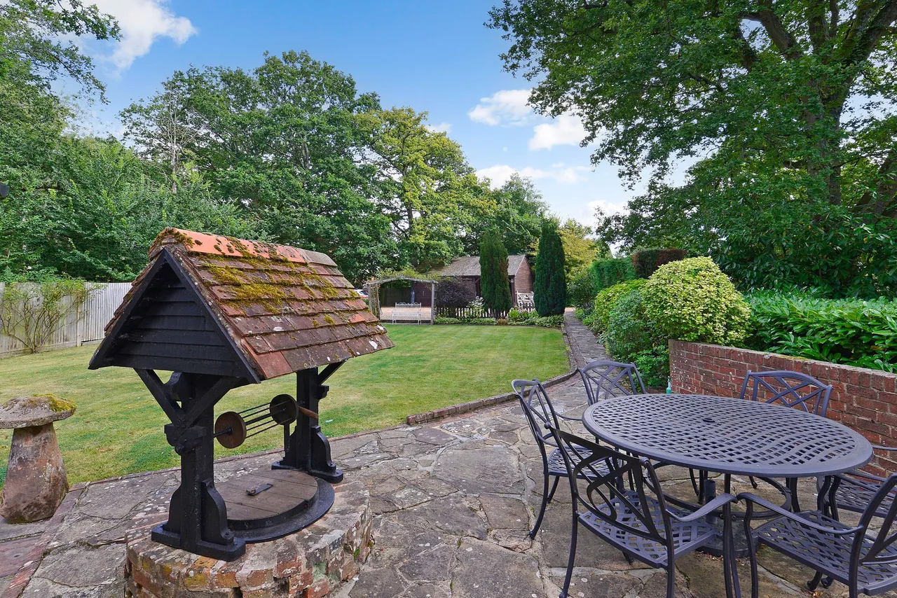 Furzen Lane, Rudgwick, RH12, photo 15
