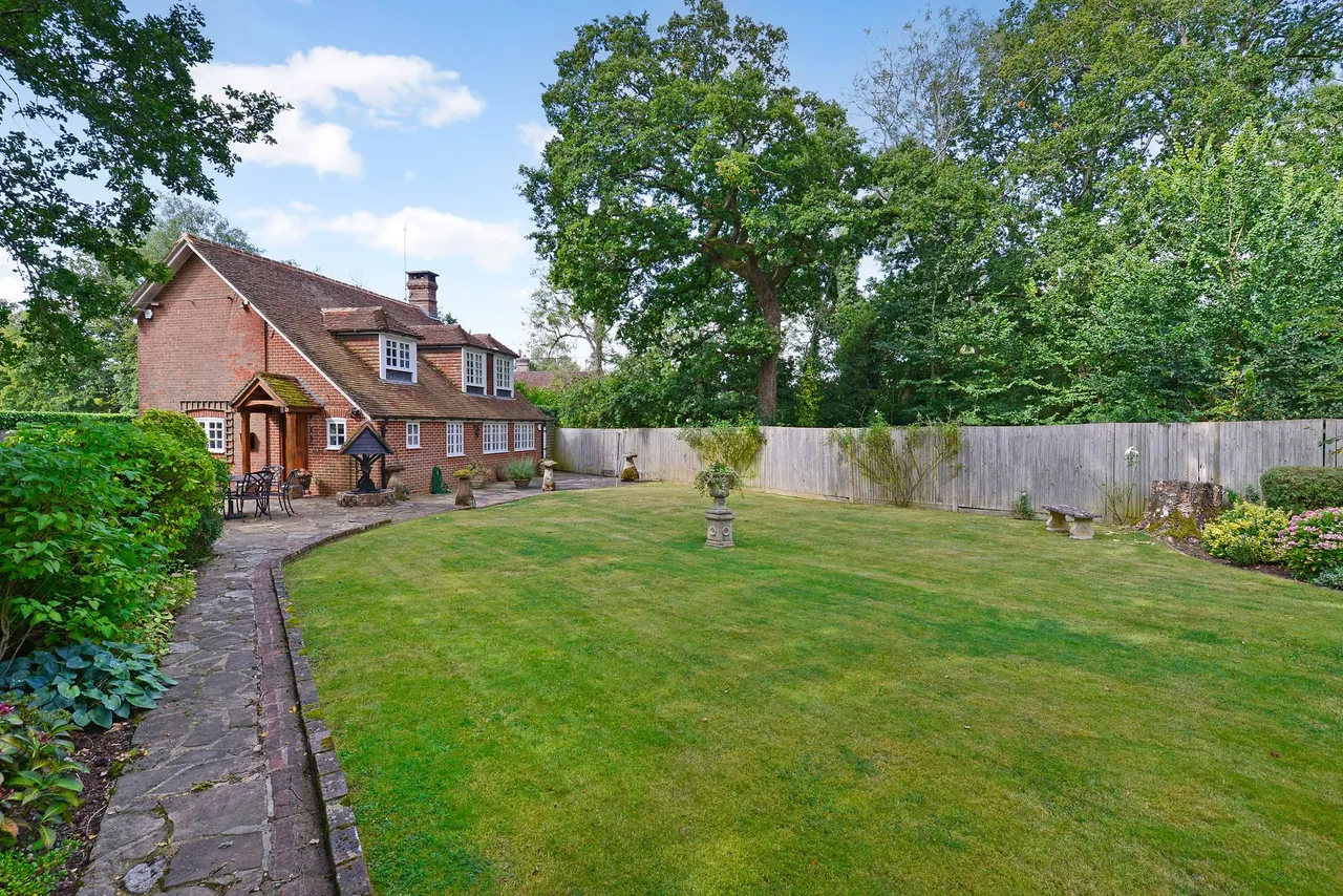 Furzen Lane, Rudgwick, RH12, photo 14