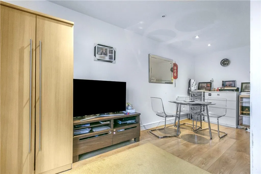 Turner Street, London, E16, photo 2
