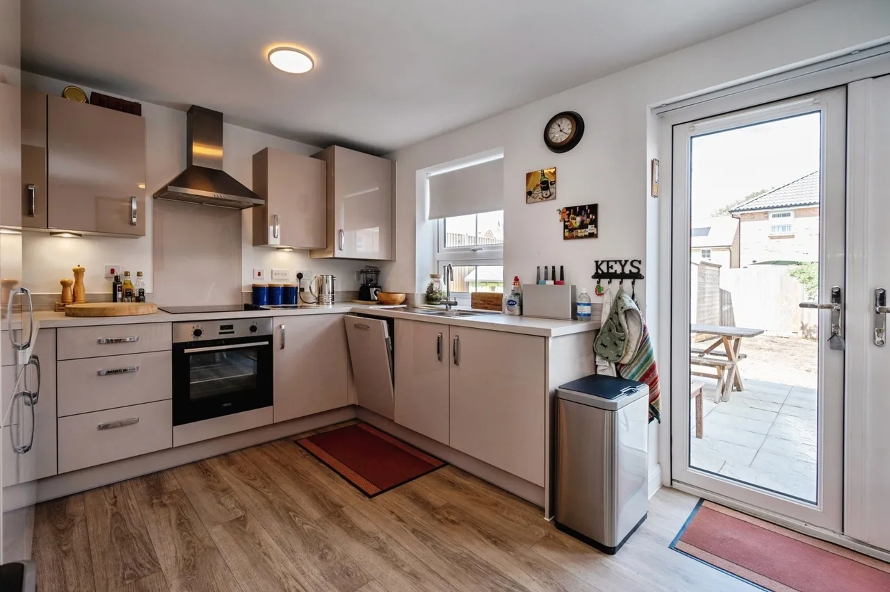 Temple Road, Hayling Island, PO11, photo 4