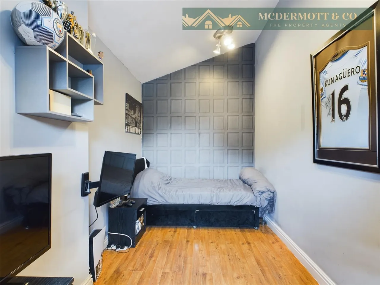 Silverstone Drive, Clayton Bridge, M40, photo 15