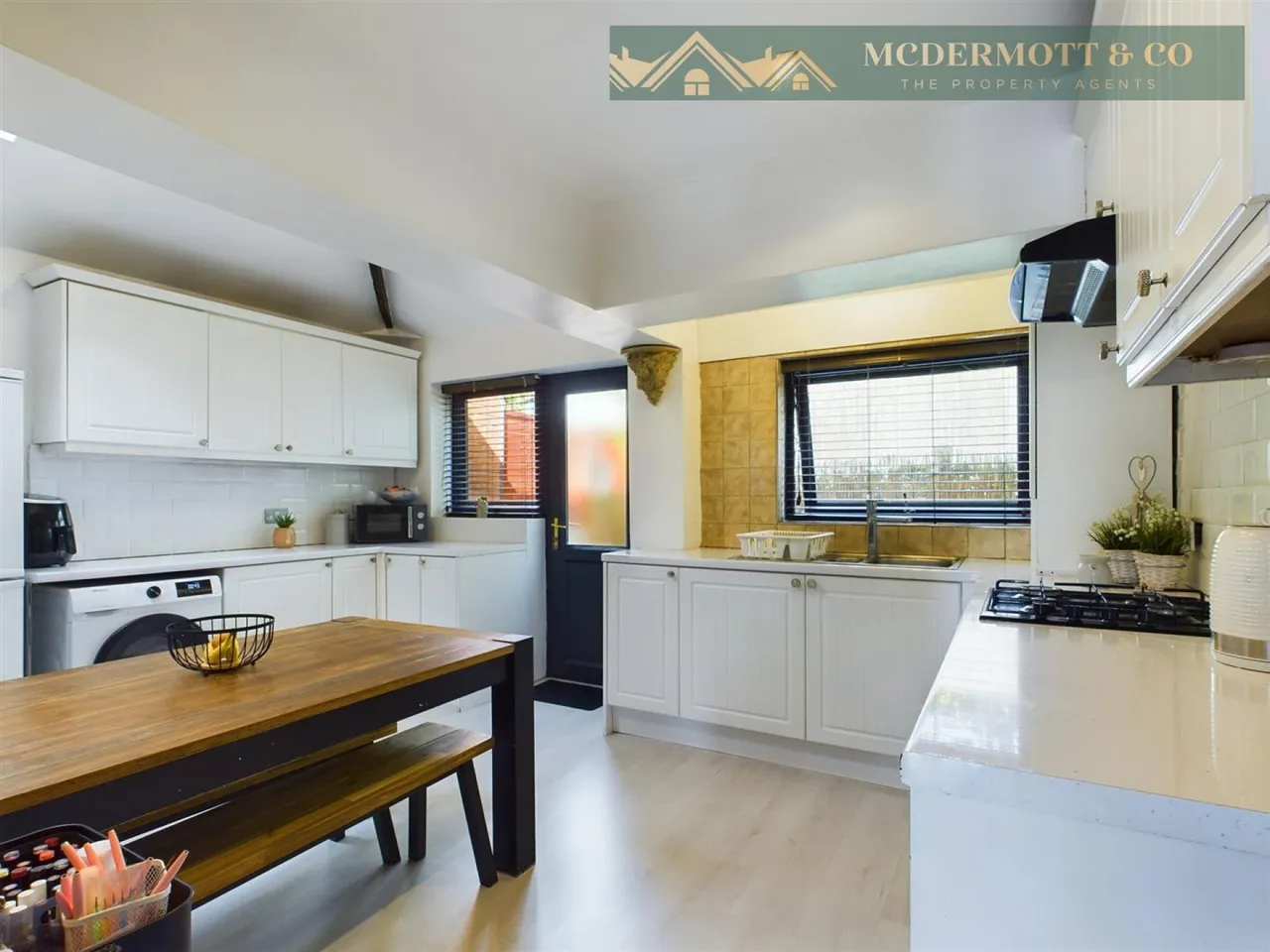Silverstone Drive, Clayton Bridge, M40, photo 4