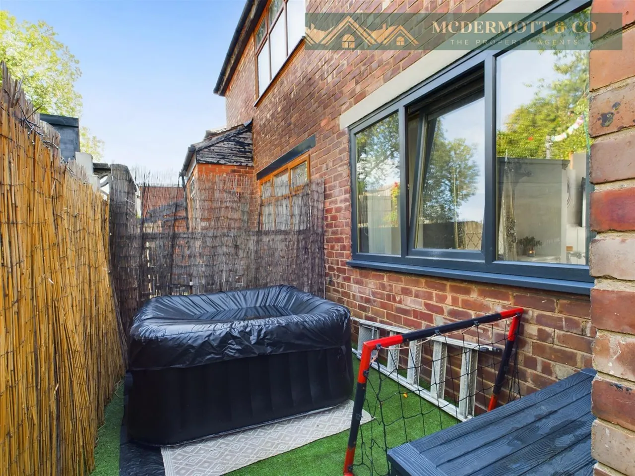 Silverstone Drive, Clayton Bridge, M40, photo 22
