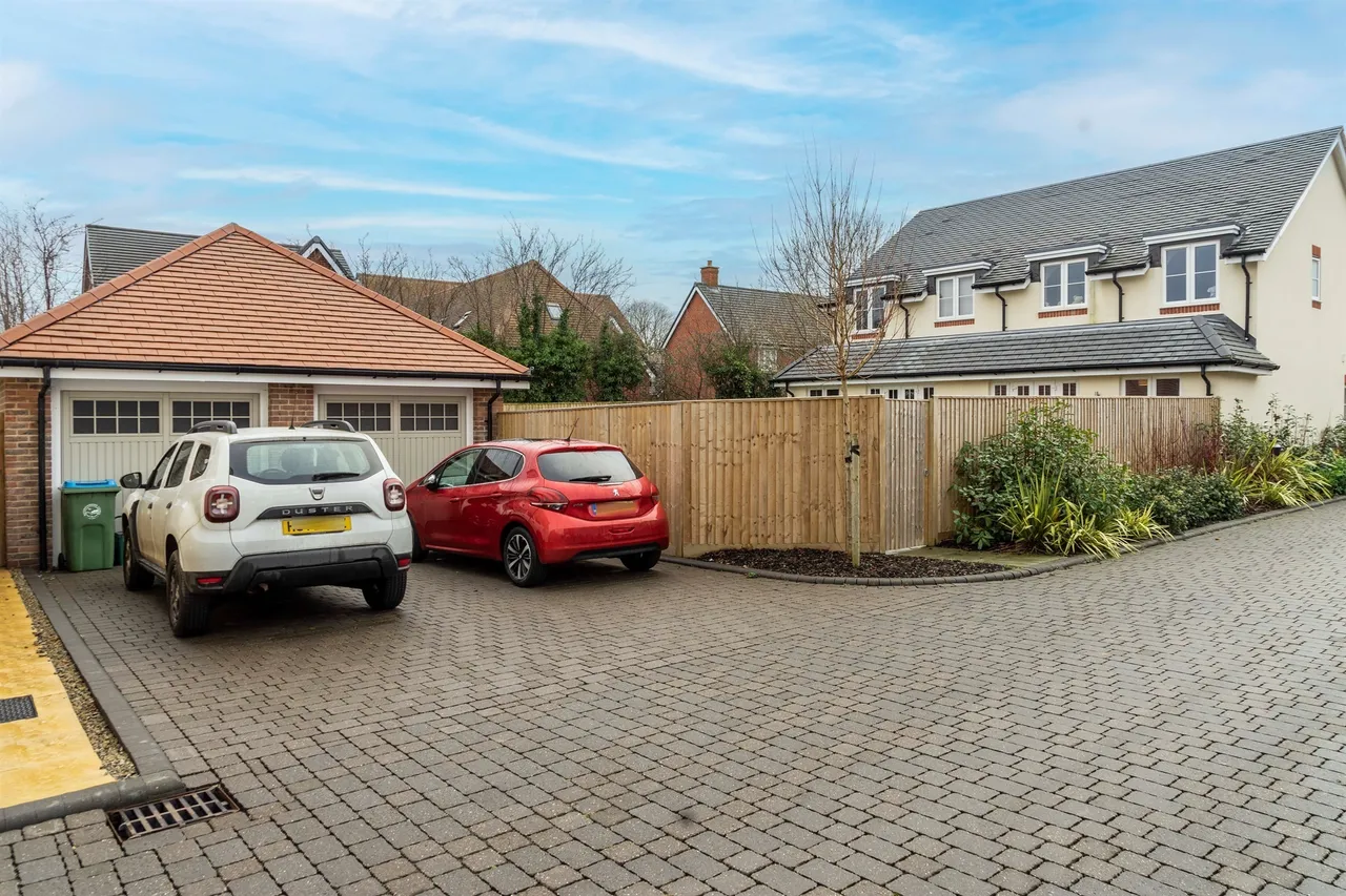 Weik Meadow, Aston Clinton, HP22, photo 17