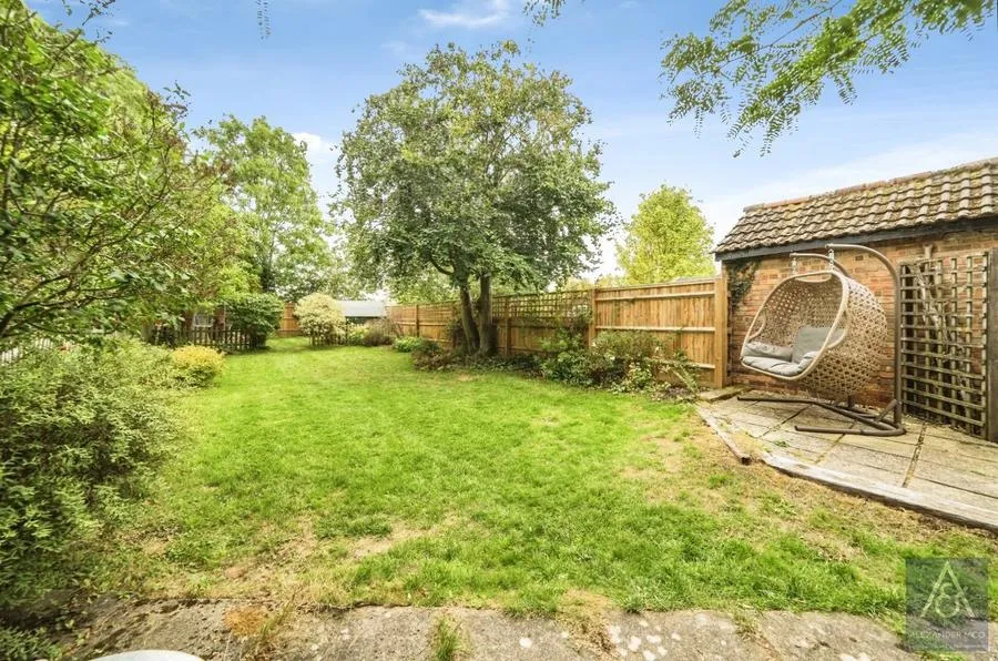 Gawcott Road, Buckingham, MK18, photo 11