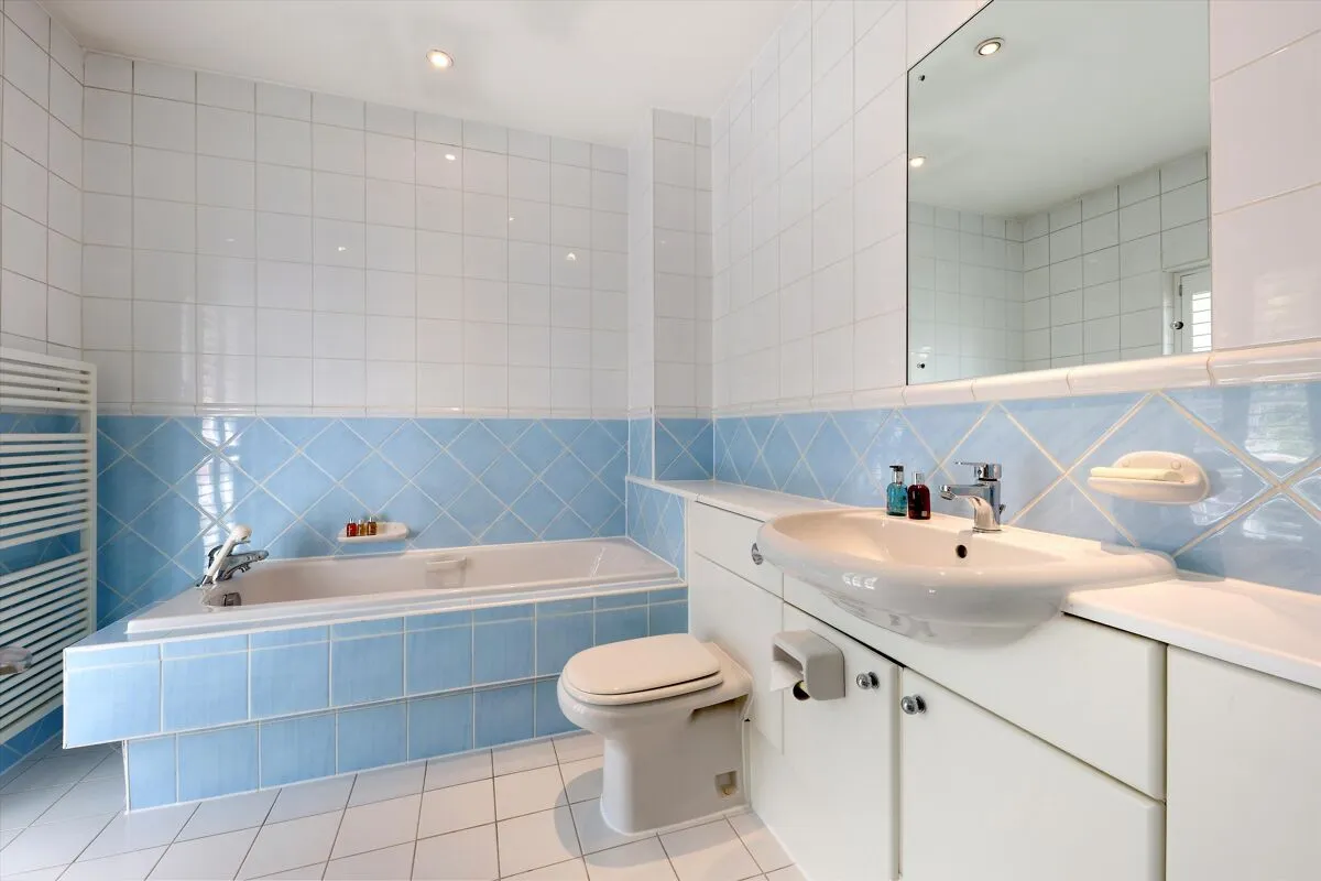 Abbots Drive, Virginia Water, GU25, photo 13