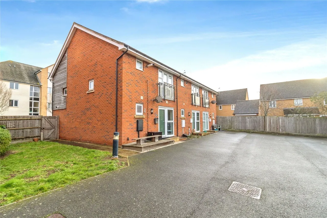 Warwick Avenue, Broughton, MK10, photo 2