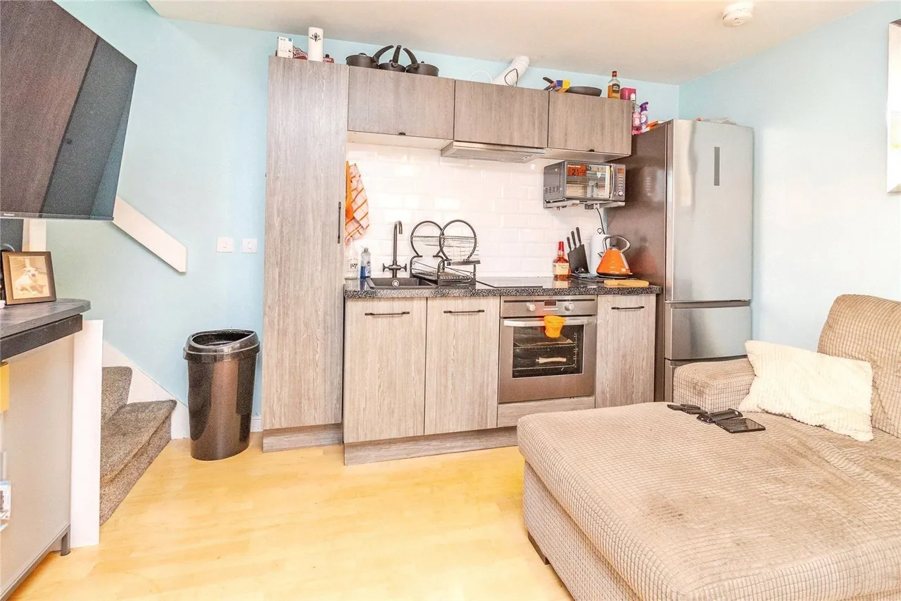 Warwick Avenue, Broughton, MK10, photo 5