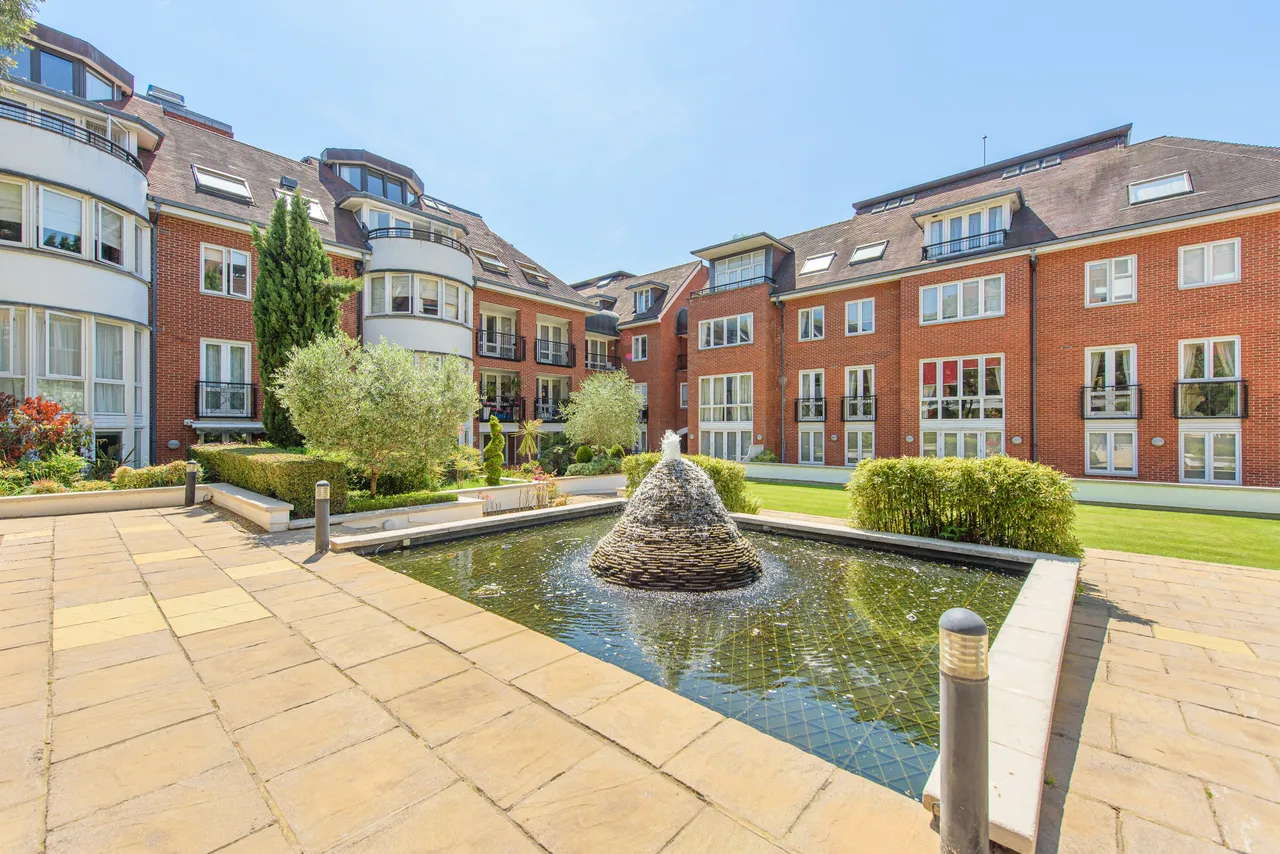 137 Westfield, 15 Kidderpore Avenue, London, photo 6