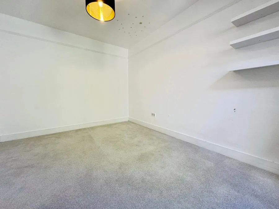 Pinions Road, High Wycombe, HP13, photo 9