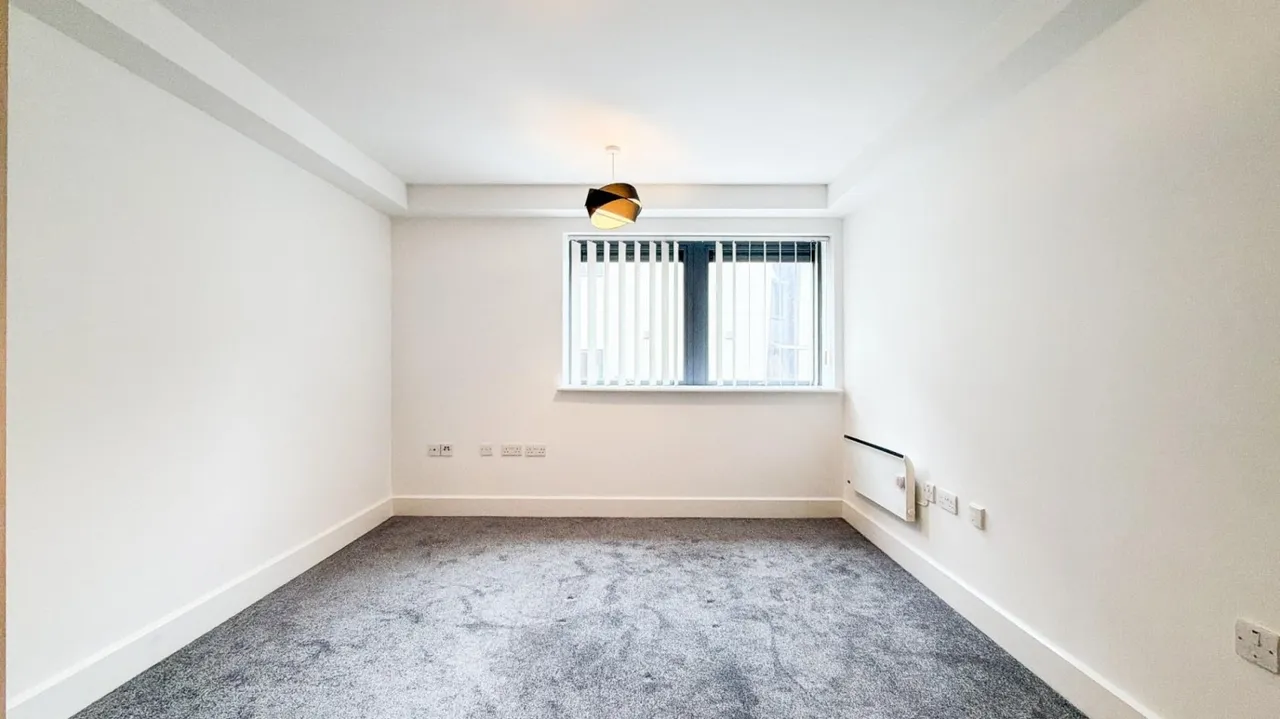 2 bed flat to rent, Charles Street, BS1
