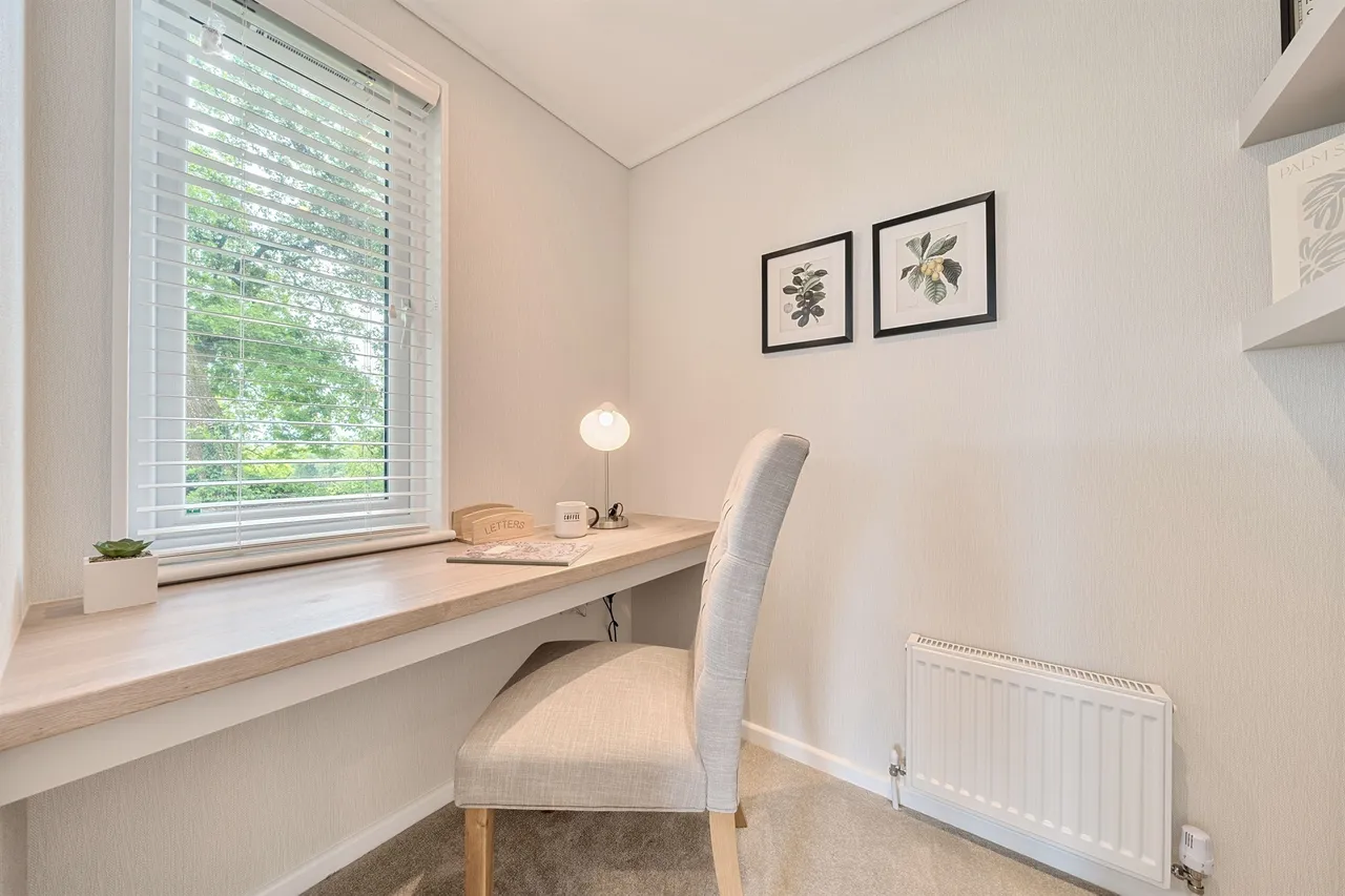 Blandford Road North, Beacon Hill, Poole, photo 11