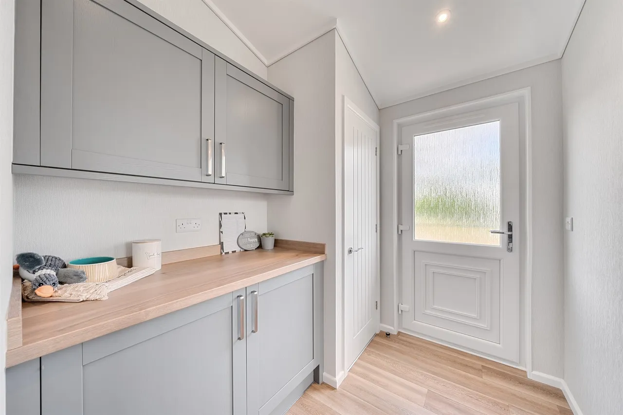 Blandford Road North, Beacon Hill, Poole, photo 12