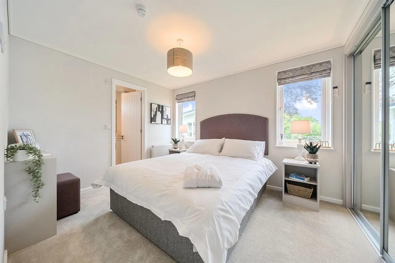 Blandford Road North, Beacon Hill, Poole, photo 7