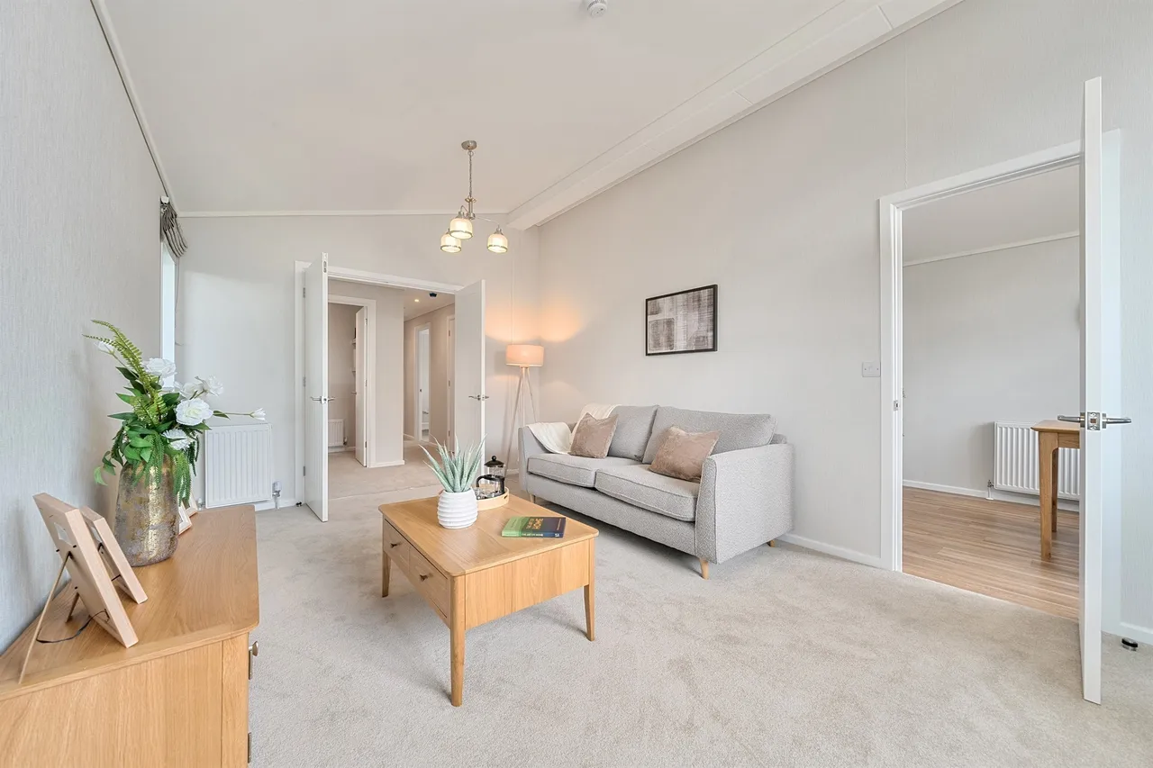 Blandford Road North, Beacon Hill, Poole, photo 3