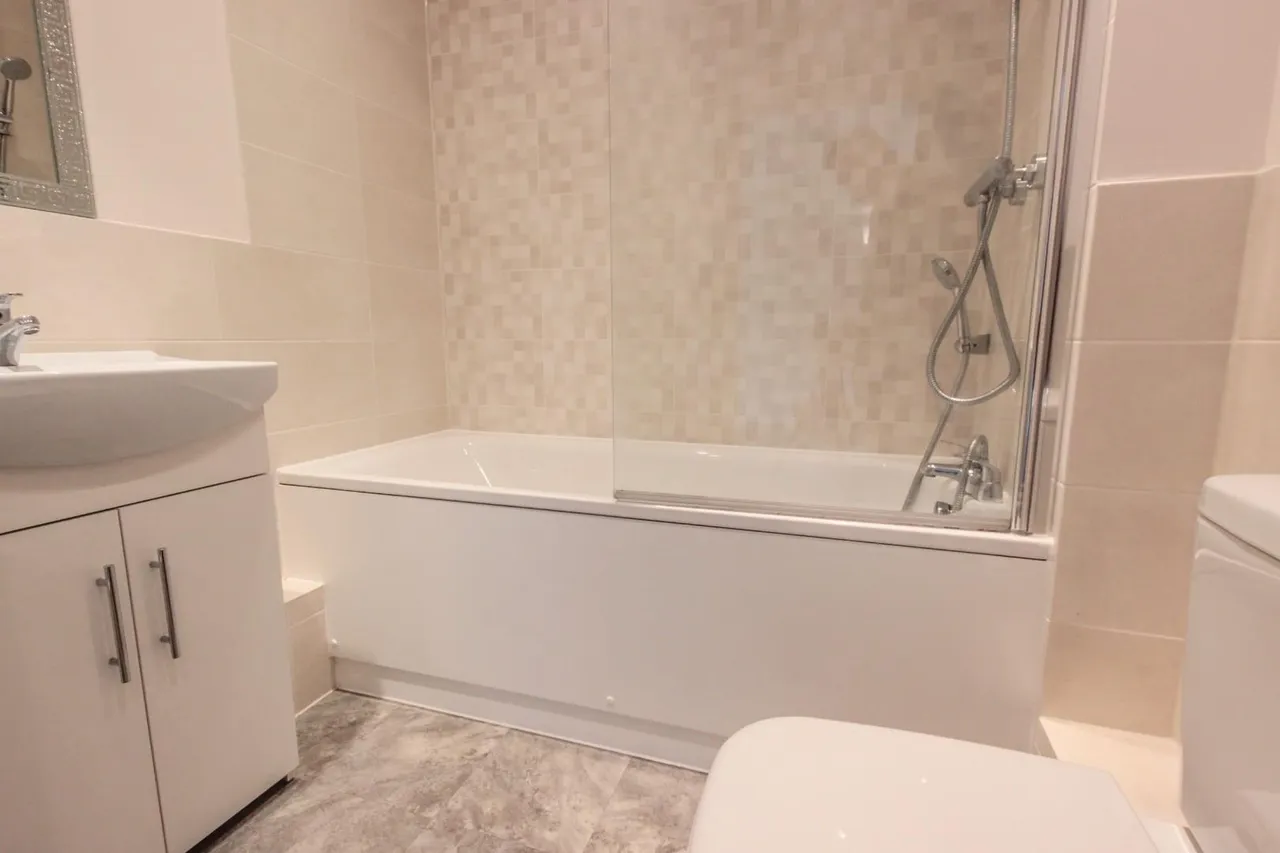 Skyline House Swingate, Stevenage, Herts SG1 1AX, photo 6