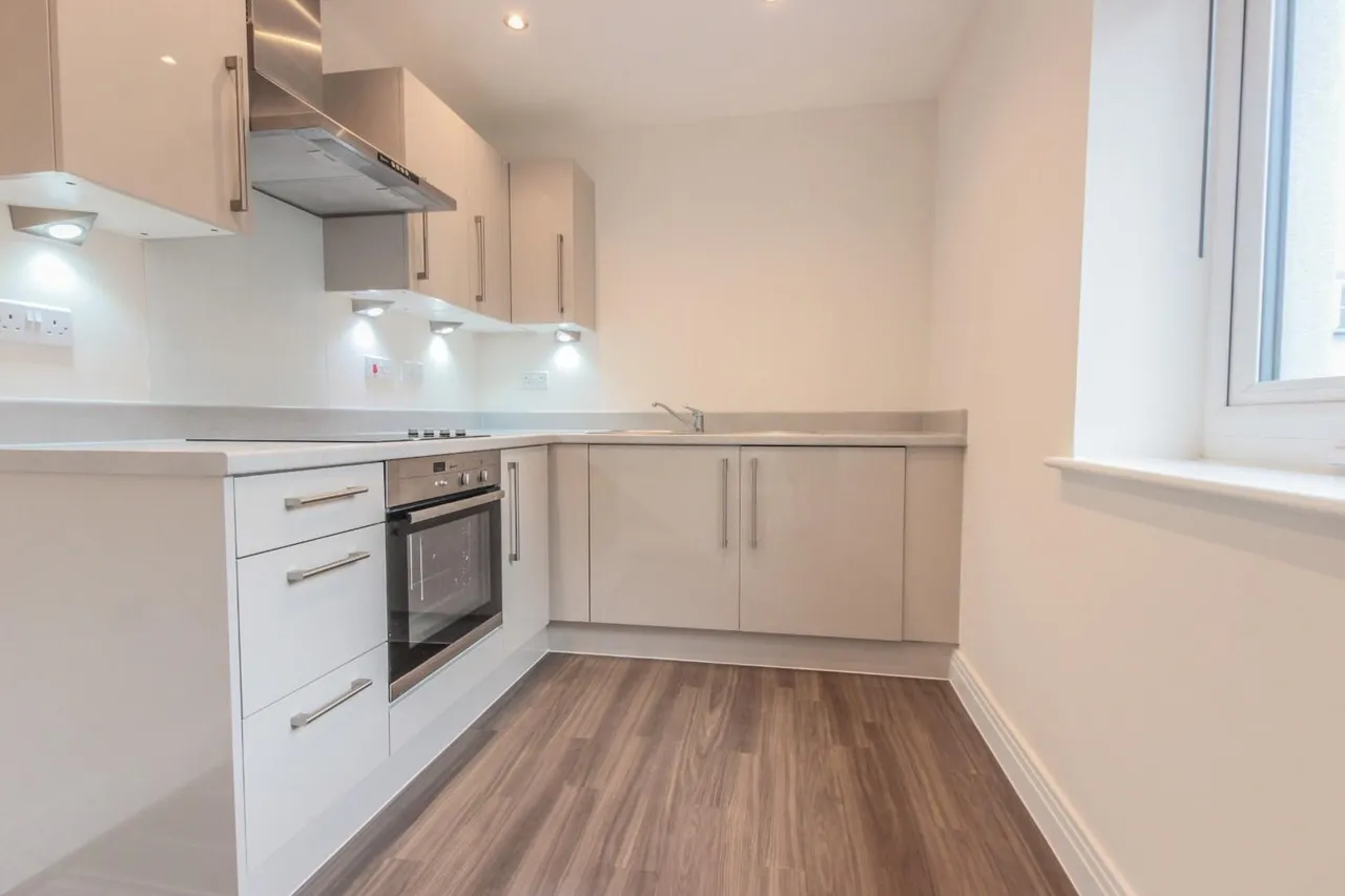 Skyline House Swingate, Stevenage, Herts SG1 1AX, photo 2