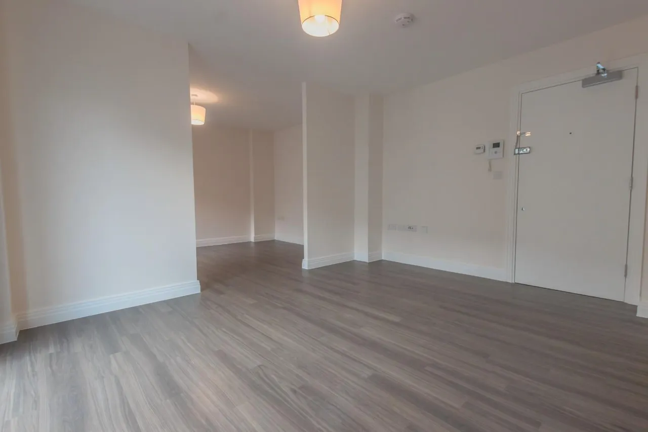 Skyline House Swingate, Stevenage, Herts SG1 1AX, photo 4