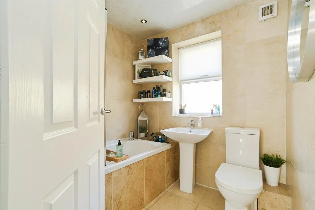 Woodland View, Pudsey, LS28, photo 14