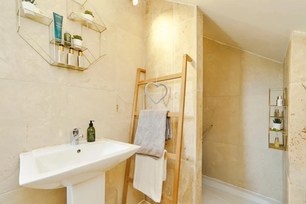 Woodland View, Pudsey, LS28, photo 15