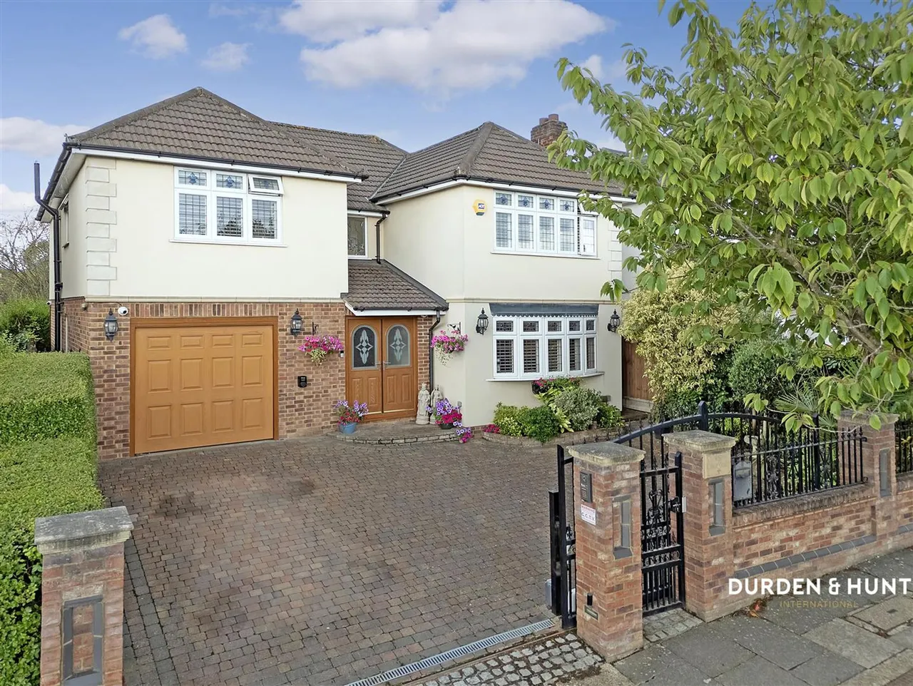 5 bed house for sale, Nelwyn Avenue, Hornchurch, RM11