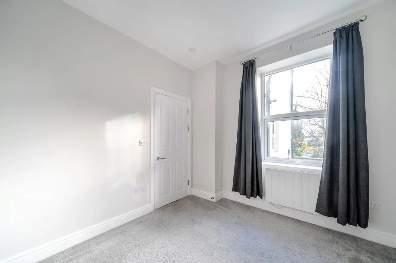 Old Woking Road, West Byfleet, Surrey..., photo 9