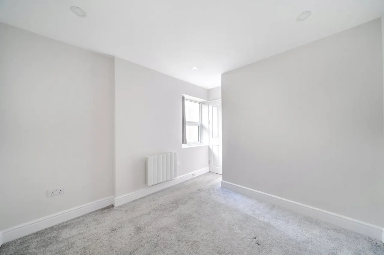 Old Woking Road, West Byfleet, Surrey..., photo 6