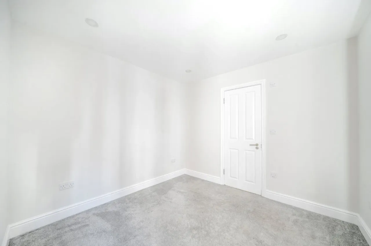 Old Woking Road, West Byfleet, Surrey..., photo 7