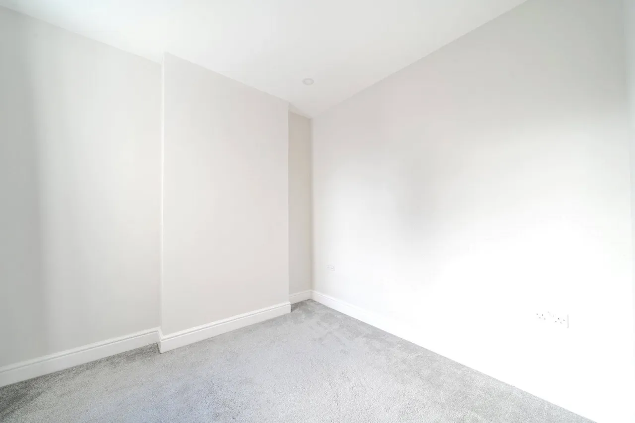 Old Woking Road, West Byfleet, photo 10