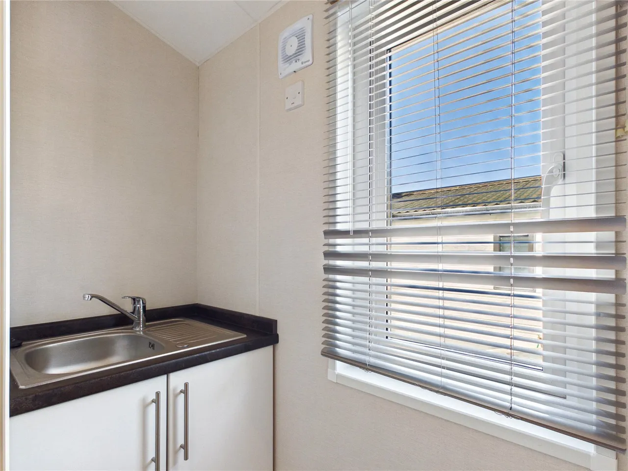 Straight Road, East Bergholt, CO7, photo 13