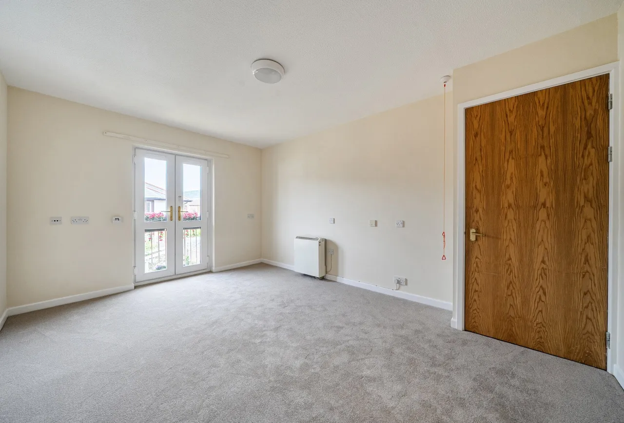 Rectory Court, Cheltenham, Churchfield, GL52 8LJ, photo 2