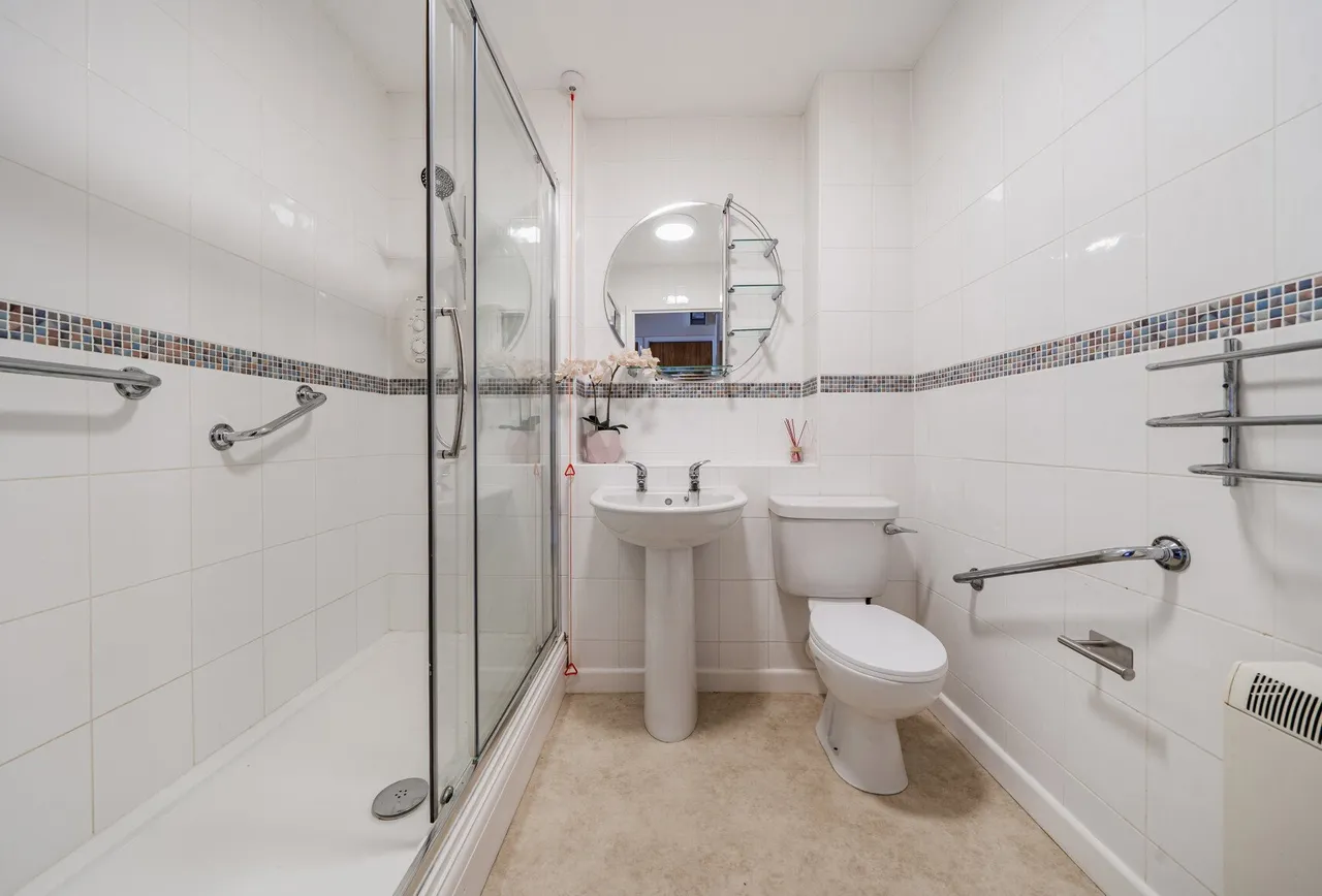 Rectory Court, Cheltenham, Churchfield, GL52 8LJ, photo 3